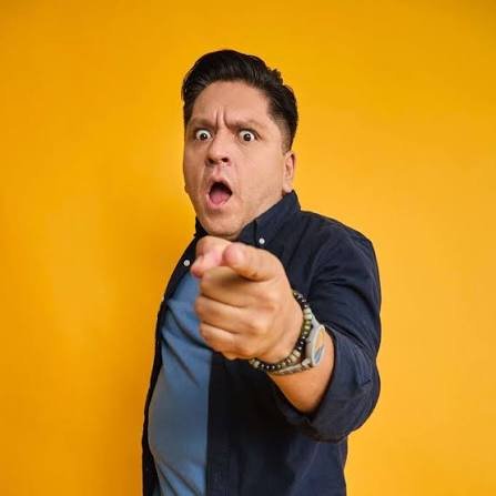 José Pacheco: una voz cómica en la escena ecuatoriana